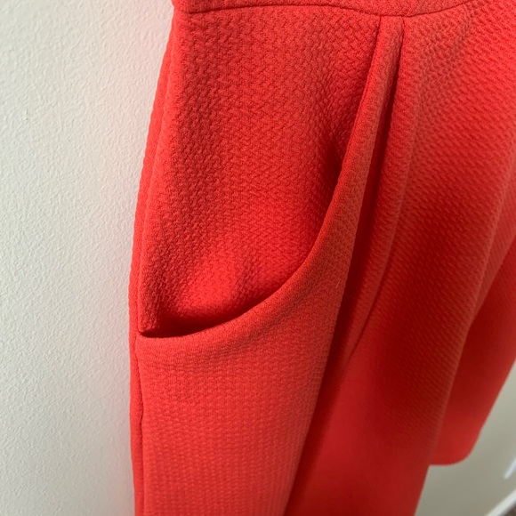 Adorable ruffle-sleeved dress with pockets - Picture 3 of 4